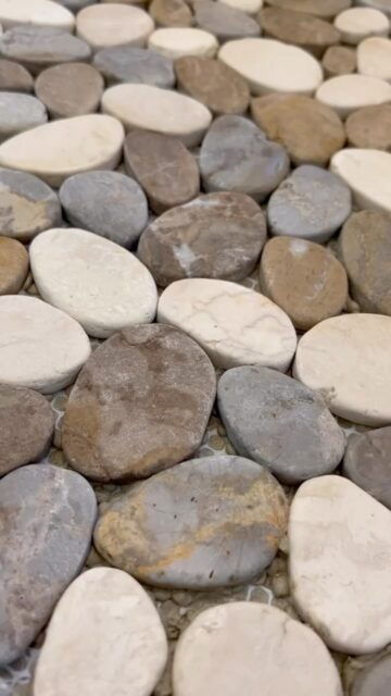 Pebbles going in…

#tile #remodel #homeremodel #diy #bathroomremodel #boise #interiordesign #tilersofinstagram
