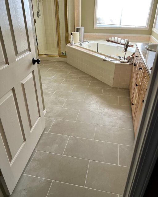 It was time to replace the carpet in this client’s bathroom for some tile! Swipe to see the transformation ➡️