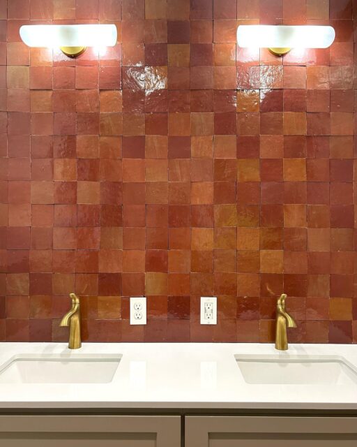 Zellige tile to liven up this bathroom ☀️

*Pictured Here: Terra Rosa Zellige tile from Zia Tile