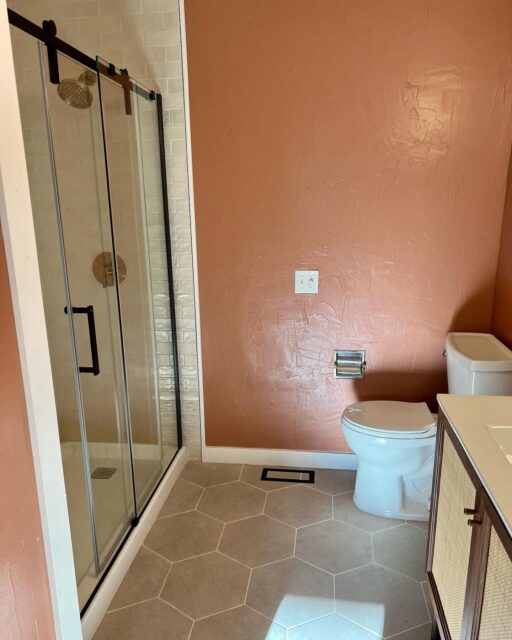 Colors, textures, patterns - 
All make for a cozy bathroom 🫧

#bath #boiseconstruction #boisetile #bathroomremodel #showerremodel #boisebathroomremodel #tiledesign #tile