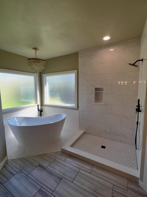 New walk in shower and freestanding tub in this master bath ✨

#boisetile #boisecontractors #showerremodel #boisebathroomremodel #boiseshowerremodel