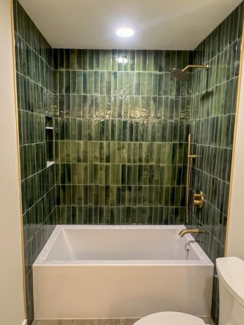 Another bathroom transformed, green tile and gold accents ⭐️

#bathroomremodelcontractor #boisecontractor #boisebathroomremodel #boisetile #boisetilecontractor